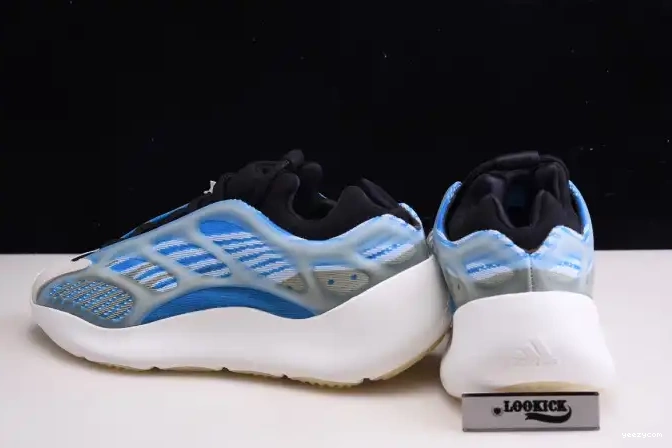 THE ADIDAS DARK IN G54850 V3 YEEZY GLOW 700 0601